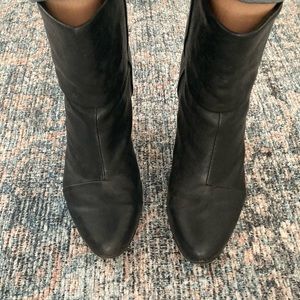 Rag & Bone black leather Newbury ankle boot. Size 40. Worn but in good shape.